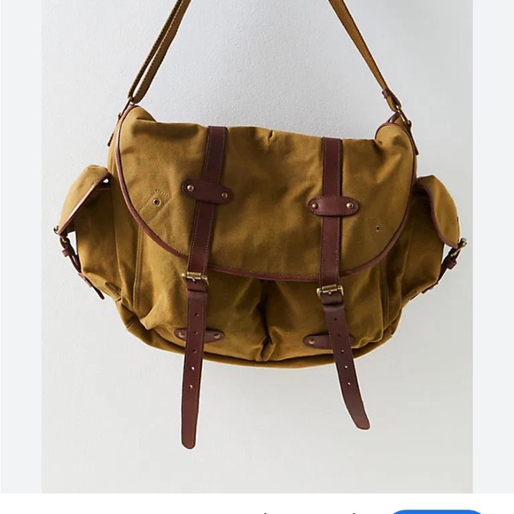 A-1 FREE PEOPLE Verona Distressed Mega Messenger shoulder Bag NWT - Picture 1 of 16